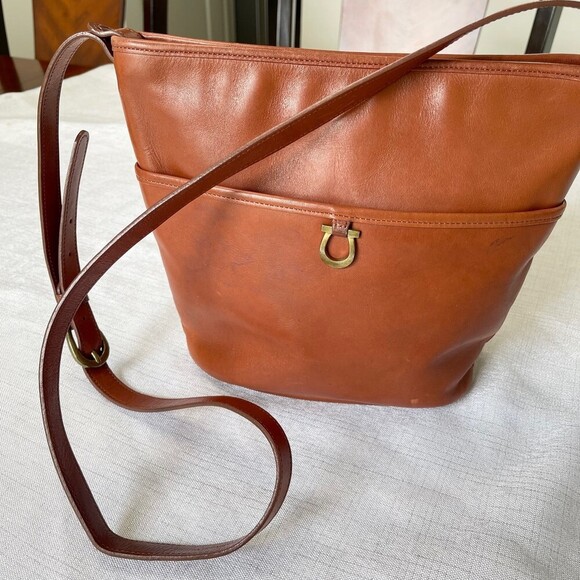 Etienne Aigner Leather Crossbody Bag. Brown Leather. - Picture 3 of 12